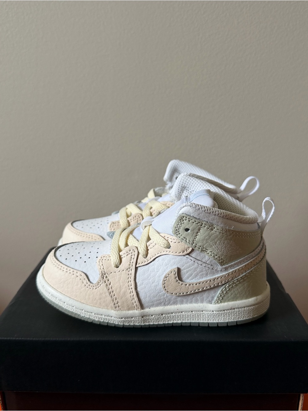 Air Jordan 1 Mid SE TD Guava Ice HJ5939-100 Size 5c